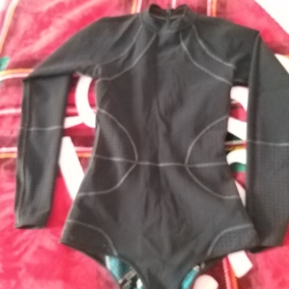 Lululemon Long Sleeved One-Piece Reversible Paddle Swimsuit size 4 -like new - Picture 8 of 16